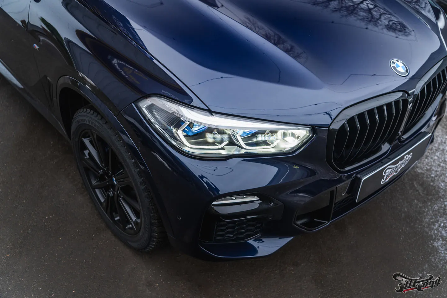 Оклейка BMW X5 глянцевым полиуретаном